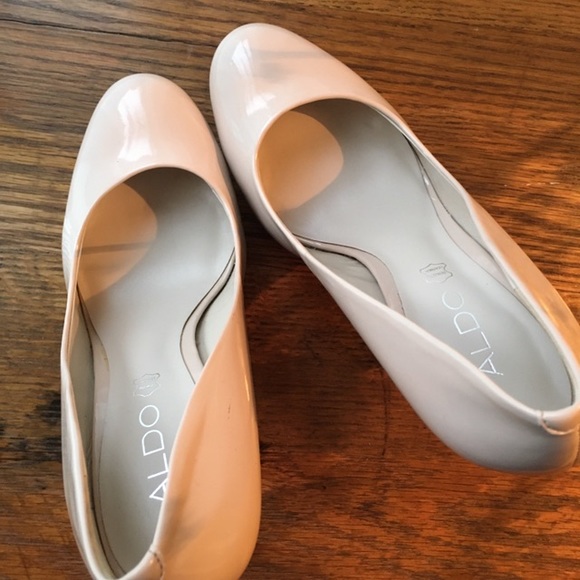 ALDO cream coloured Stilettos **SOLD** - Picture 5 of 9